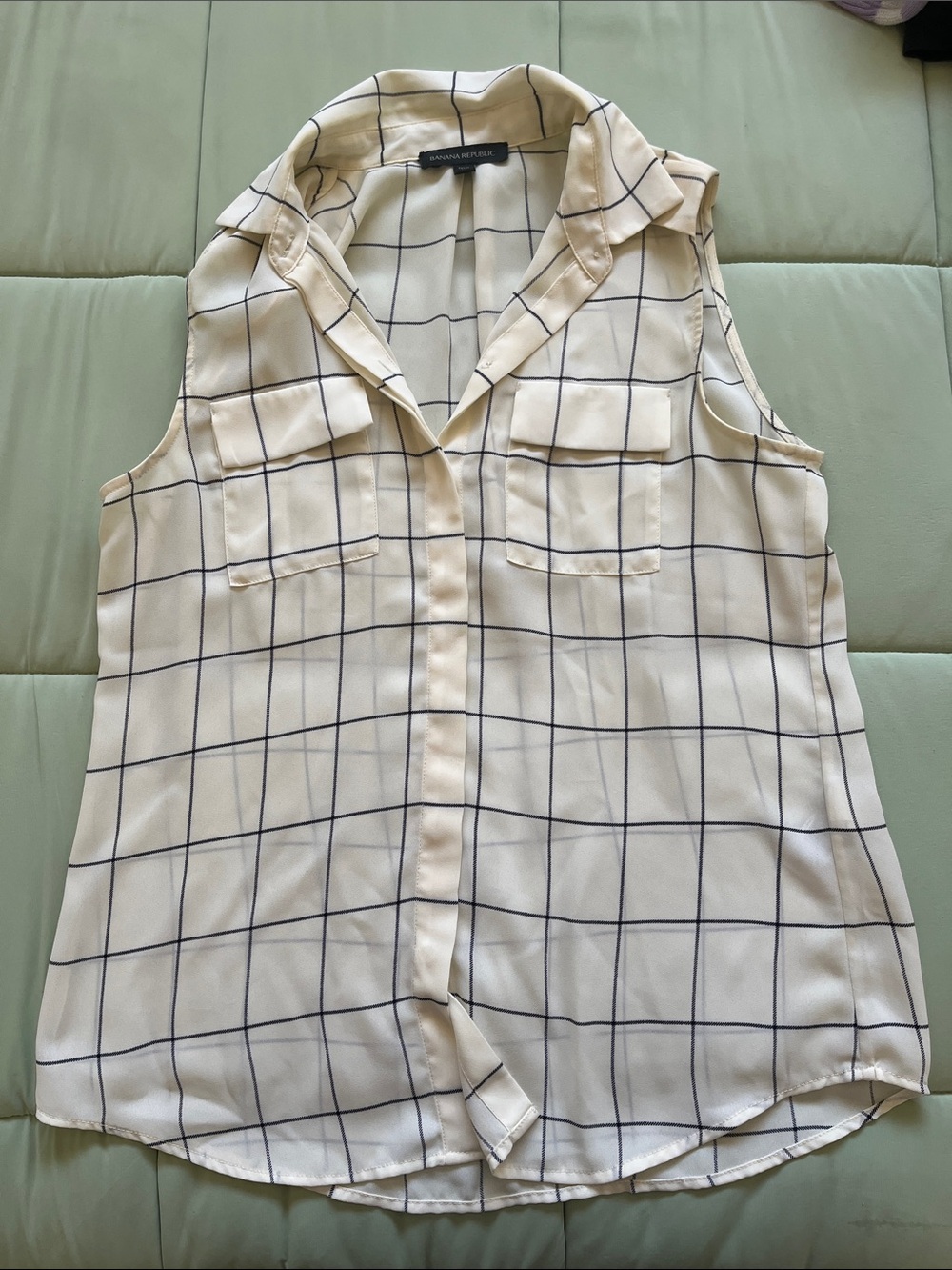 Banana Republic White Sleeveless Windowpane Button-Down Top